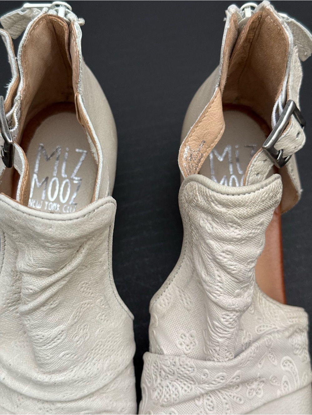 Miz Mooz Cream Leather Open-Toe Sandals Size 41 or 10 - Picture 2 of 11